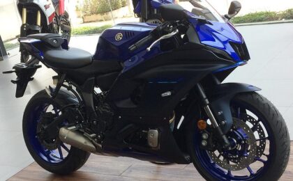 zeigt die neue Yamaha R7