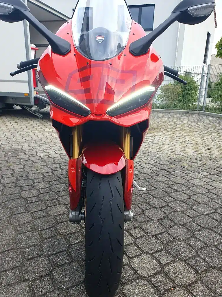 Ducati Panigale V2 MM93: Preis, Daten & Besonderheiten der Marc-Márquez-Edition 6 ducati panigale v2 mm93 0101 front 1200x1600 1 768x1024 1